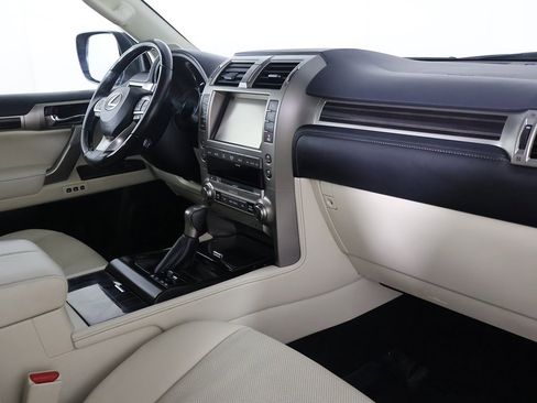 Used 2020 Lexus GX 460 Premium w/ Premium Package image 31