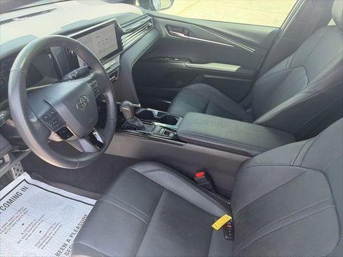 Used 2025 Toyota Camry XSE FWD image 16