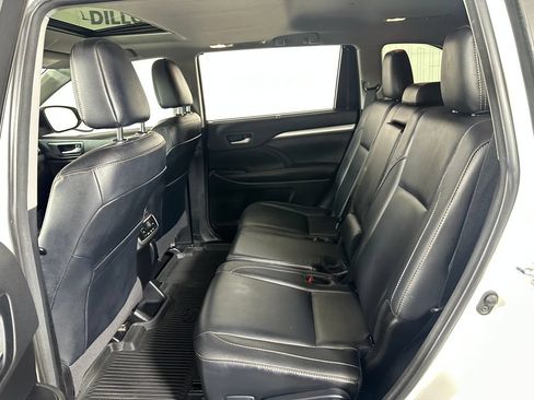 Used 2018 Toyota Highlander XLE AWD/4WD image 23