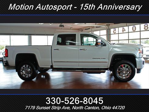 Used 2019 GMC Sierra 2500 Denali w/ Duramax Plus Package AWD/4WD image 11