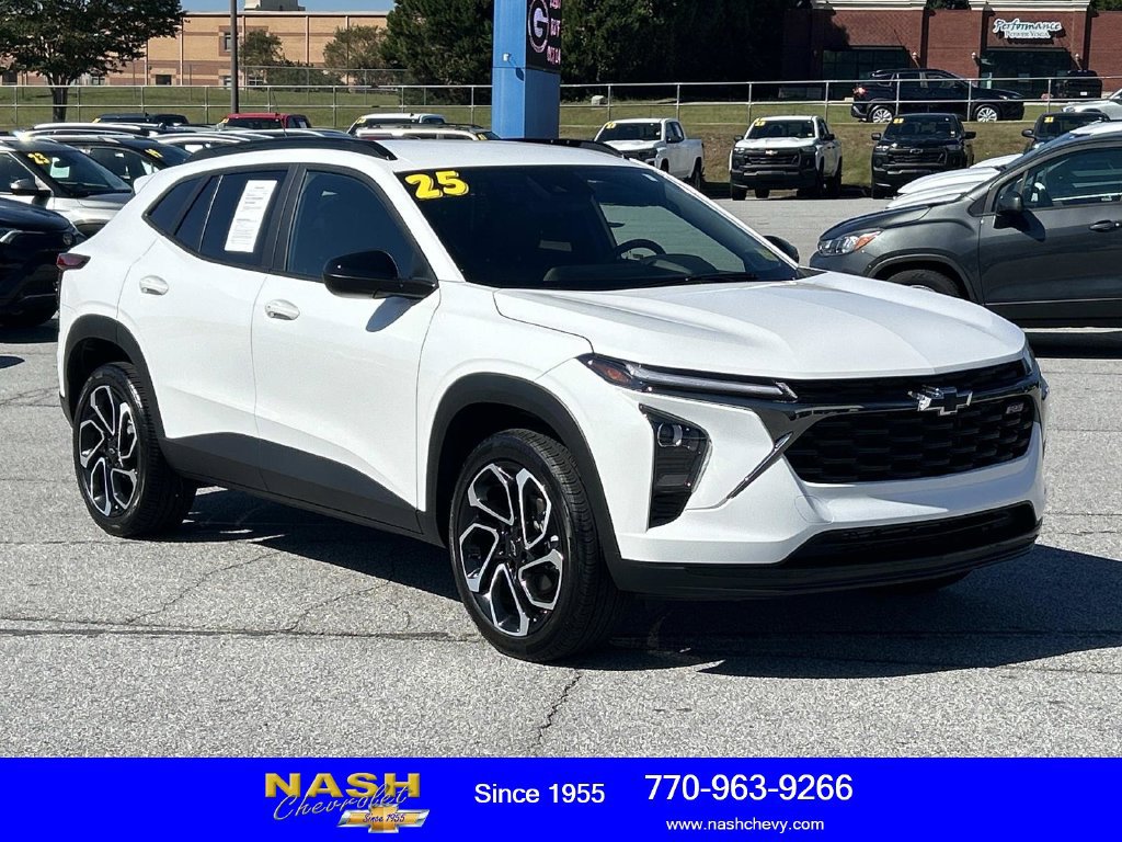Used 2025 Chevrolet Trax RS w/ Driver Confidence Package FWD image 1