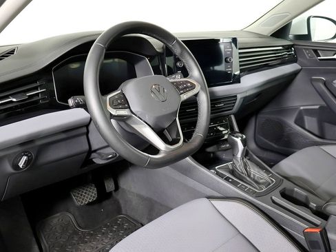 Used 2025 Volkswagen Jetta SE w/ Sunroof Package image 32