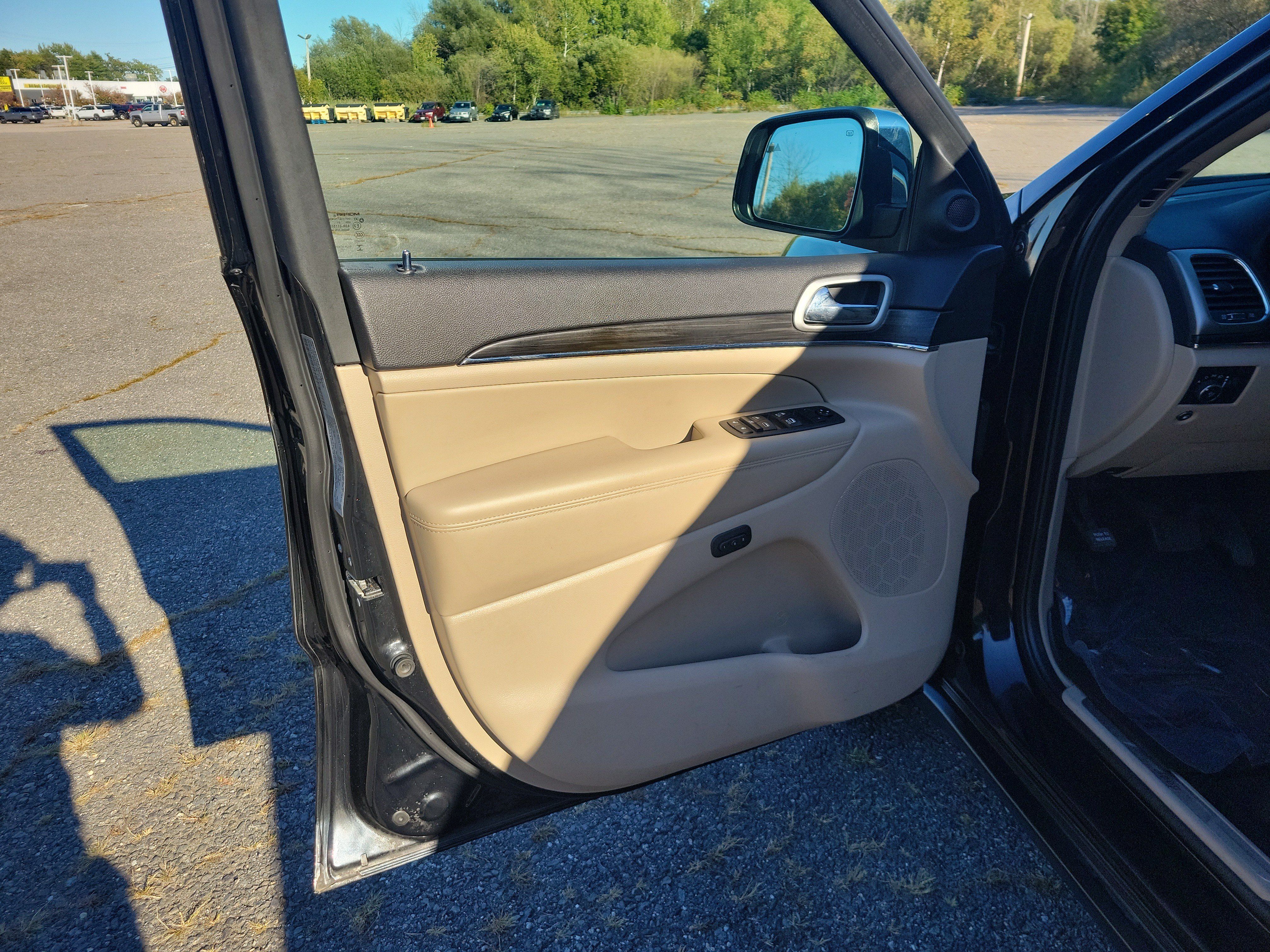 Used 2021 Jeep Grand Cherokee Limited AWD/4WD image 15