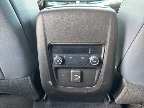 Used 2021 Buick Enclave Essence image 25