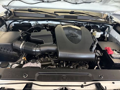 Used 2023 Toyota Tacoma SR AWD/4WD image 28