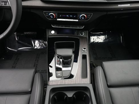 Used 2025 Audi Q5 e Premium Plus w/ Premium Plus Package AWD/4WD image 12
