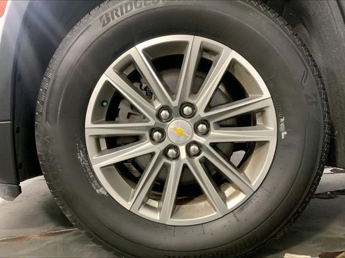 Used 2023 Chevrolet Traverse LT w/ LPO, Floor Liner Package AWD/4WD image 9