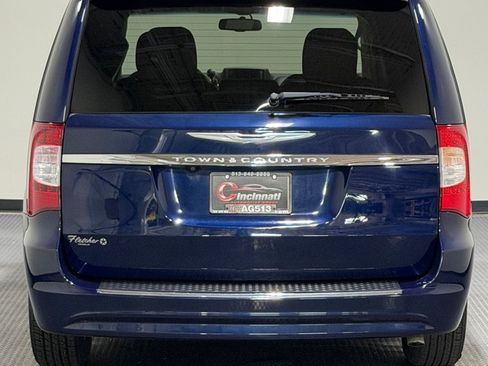 Used 2015 Chrysler Town & Country Touring w/ Driver Convenience Group FWD image 6