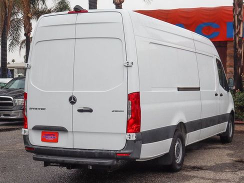 Used 2021 Mercedes-Benz Sprinter 2500 image 9
