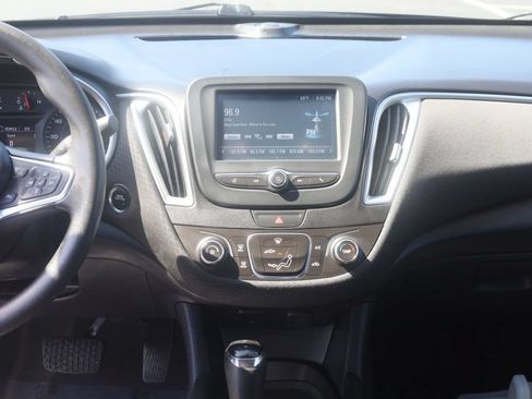 Used 2018 Chevrolet Malibu LS FWD image 17