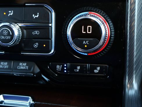 Used 2024 GMC Yukon XL Denali Ultimate AWD/4WD image 37