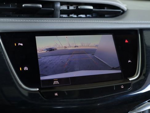 Used 2025 Cadillac XT6 Premium Luxury image 15