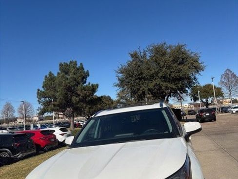 Used 2020 Toyota Highlander XLE image 7