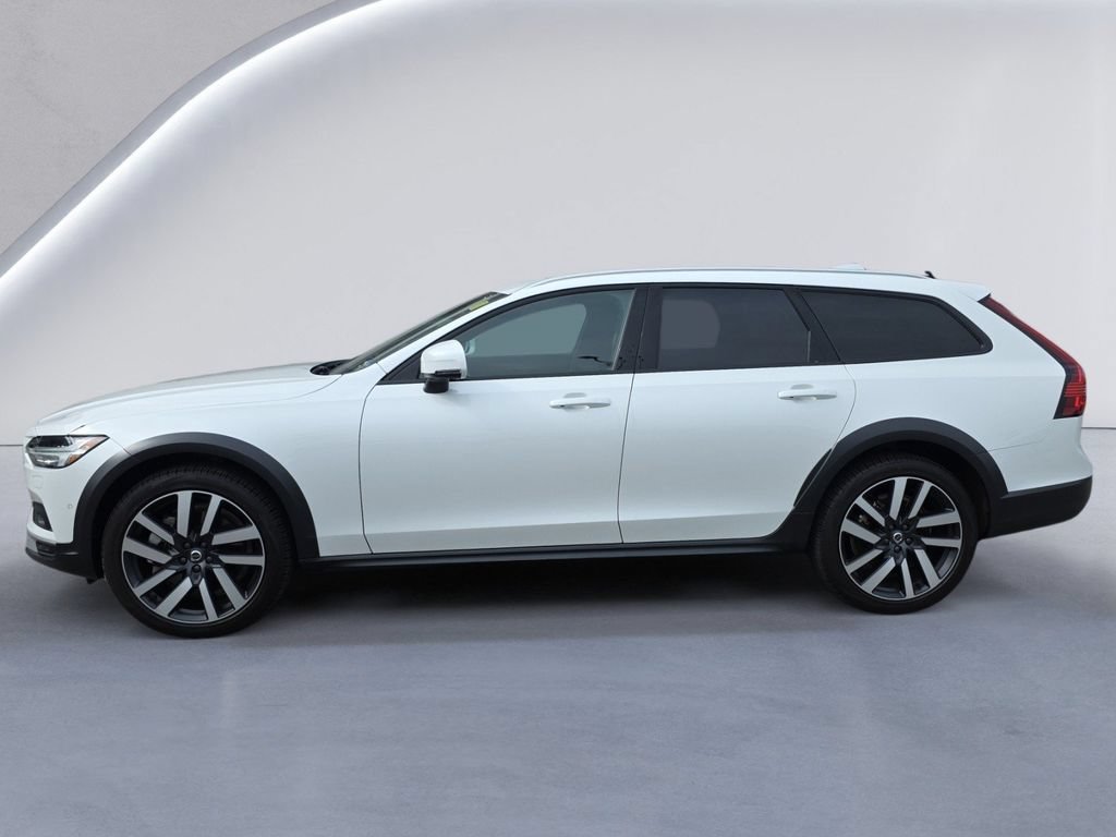 Certified 2025 Volvo V90 B6 Cross Country Ultra AWD/4WD image 6