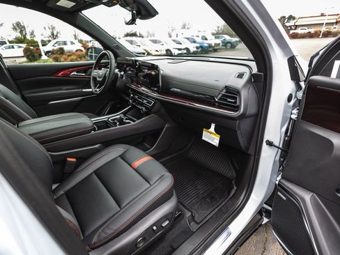 New 2026 Chevrolet Traverse RS w/ LPO, Floor Liner Package image 27