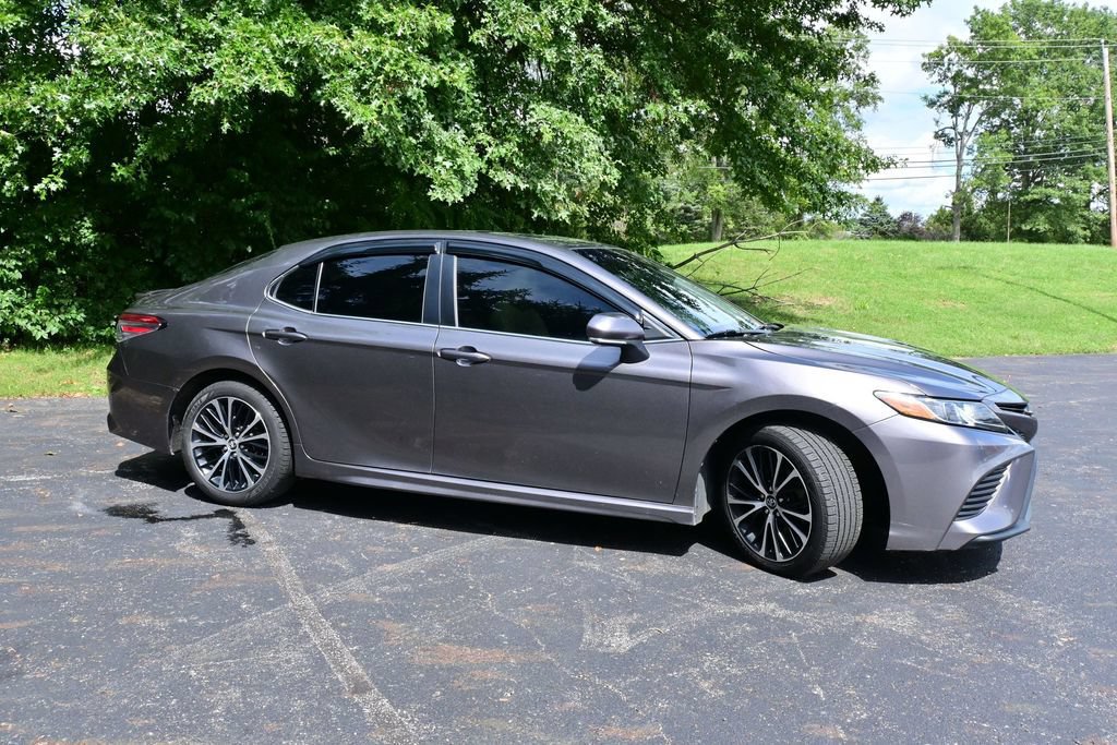 Used 2018 Toyota Camry SE w/ Moonroof Package FWD image 8