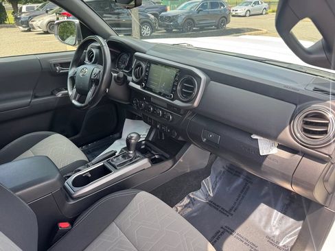 Used 2023 Toyota Tacoma TRD Sport AWD/4WD image 16