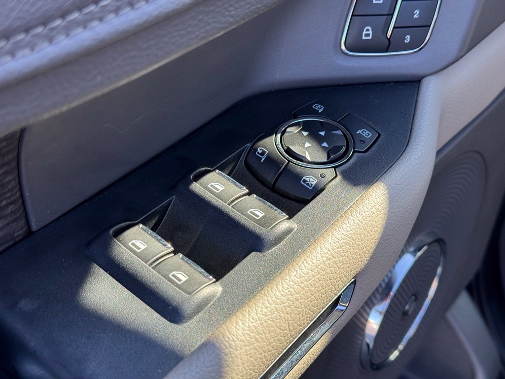 Used 2019 Ford Expedition Limited w/ Equipment Group 302A RWD image 15