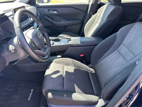 Used 2025 Nissan Rogue SV image 9