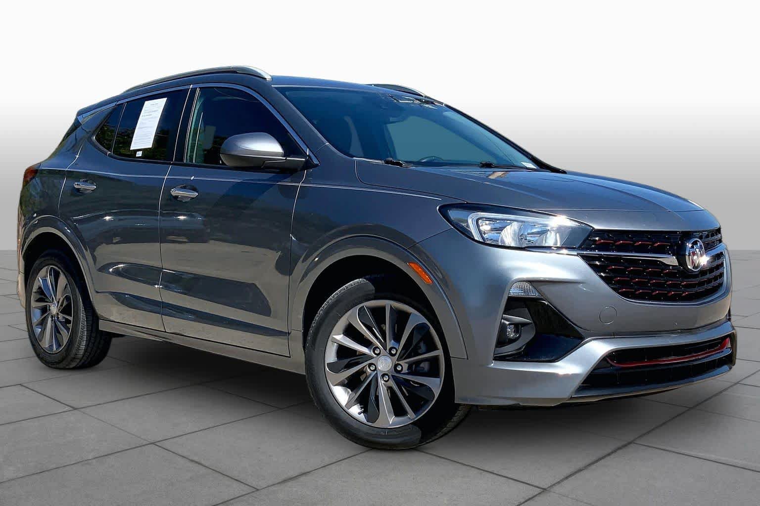 Used 2022 Buick Encore GX Select w/ Sport Touring Package FWD image 3