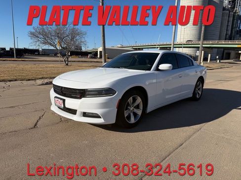 Used 2015 Dodge Charger SXT RWD image 1