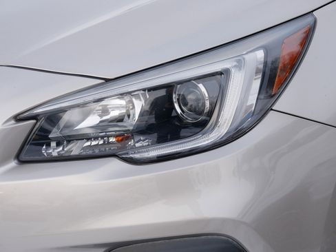 Used 2019 Subaru Outback 2.5i Premium image 16