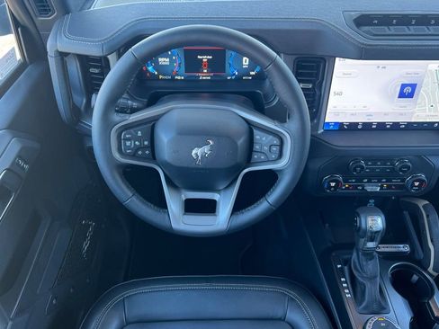 Used 2025 Ford Bronco Badlands image 15