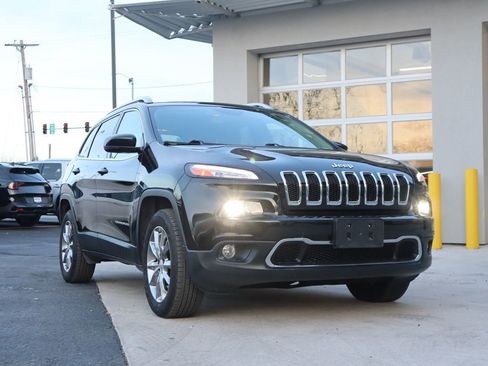 Used 2018 Jeep Cherokee Limited image 1