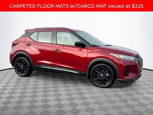 Used 2022 Nissan Kicks SR image 3