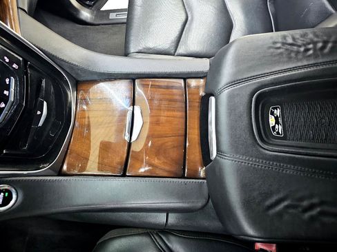 Used 2017 Cadillac Escalade ESV Premium Luxury image 38