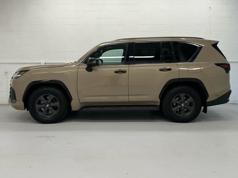 Used 2025 Lexus LX 700h Overtrail w/ Accessory Package (Z1) AWD/4WD image 3