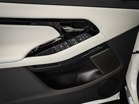 Used 2026 Land Rover Range Rover Evoque Dynamic SE image 24