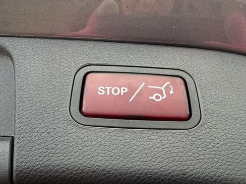 Used 2020 Mercedes-Benz GLA 250 4MATIC image 32