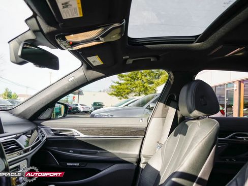Used 2018 BMW 740i image 17