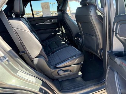 Used 2025 Ford Explorer ST-Line w/ ST-Line Street Pack AWD/4WD image 30