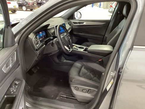 Used 2024 Volkswagen Atlas Cross Sport SE AWD/4WD image 11