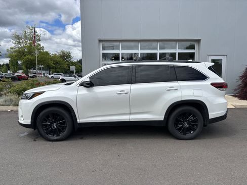 Used 2019 Toyota Highlander SE AWD/4WD image 2