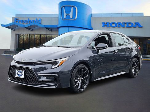 Used 2023 Toyota Corolla SE w/ Carpet Mat Package (TMS) image 3