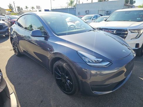 Used 2023 Tesla Model Y Long Range image 12