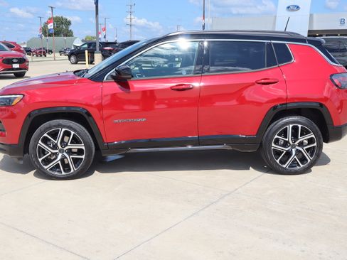 Used 2025 Jeep Compass Limited w/ Elite Group AWD/4WD image 8