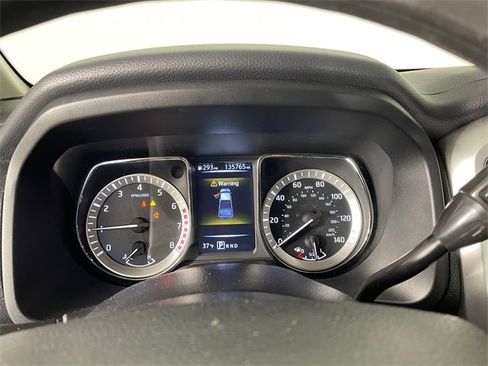 Used 2017 Nissan Titan SV image 5