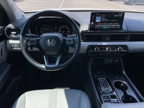 Certified 2025 Honda Pilot Touring image 11