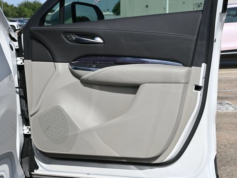Used 2023 Cadillac XT4 Luxury w/ Cold Weather Package FWD image 25