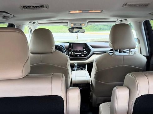 Used 2021 Toyota Highlander Limited AWD/4WD image 13