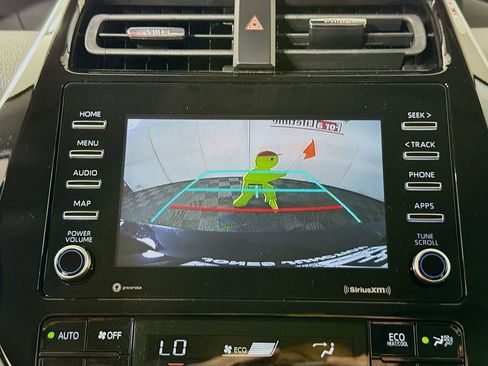 Certified 2022 Toyota Prius FWD image 6