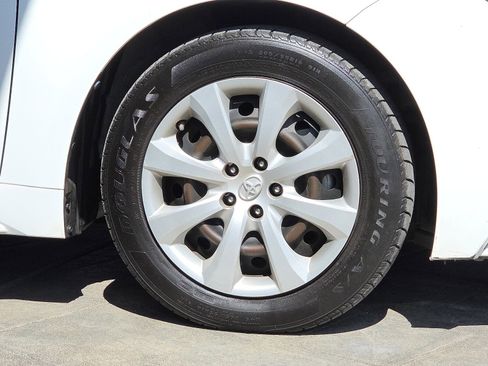 Used 2021 Toyota Corolla LE image 5