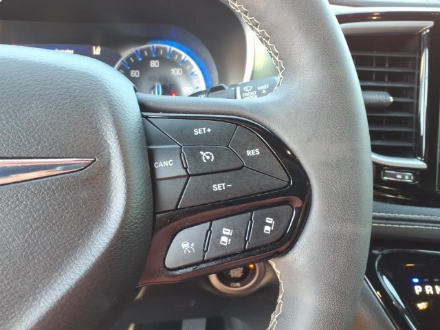 Used 2024 Chrysler Pacifica Limited w/ Uconnect Theater Family Group FWD image 20