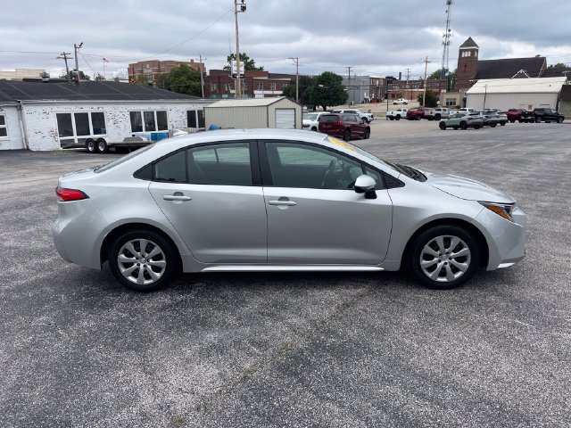Used 2025 Toyota Corolla LE FWD image 4