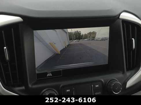 Used 2024 GMC Terrain SLE w/ Driver Convenience Package FWD image 19