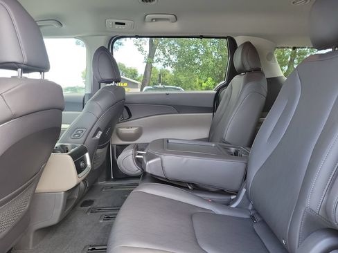 New 2026 Kia Carnival EX FWD image 20